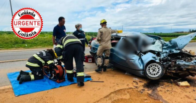 Colisão entre carro e motocicleta deixa dois mortos e idosa em estado gravíssimo na BR-414