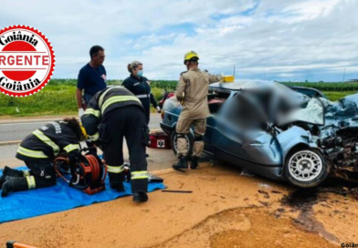 Colisão entre carro e motocicleta deixa dois mortos e idosa em estado gravíssimo na BR-414