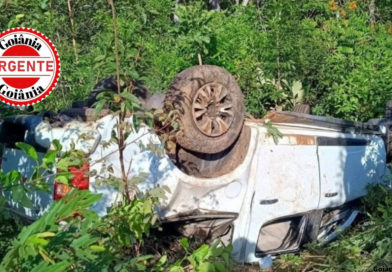Capotamento na GO-507 deixa um morto e 17 feridos em Rio Quente e expõe risco do transporte irregular de passageiros