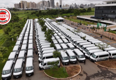 Governo de Goiás entrega frota inédita de vans e fortalece a assistência social em todos os municípios do estado