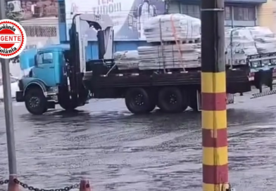 Caminhão interdita trecho da Avenida Anhanguera após pane mecânica próximo ao Shopping Cerrado