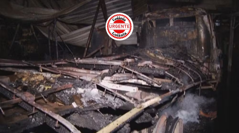 Incêndio atinge fábrica de rodos e vassouras e mobiliza bombeiros na região do Bairro Ipiranga, em Goiânia