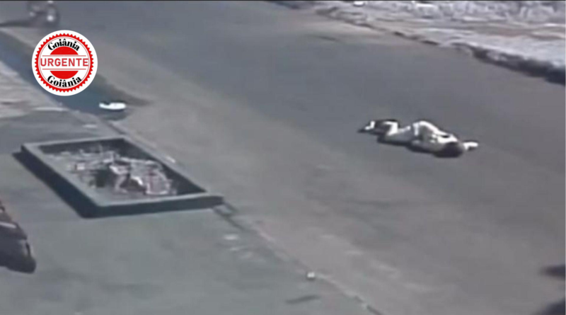 Menino de 9 anos fica ferido após cair de caminhonete em movimento, em Goiânia