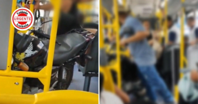 Motorista transporta motocicleta dentro de ônibus do transporte coletivo e caso gera apuração, em Goiânia
