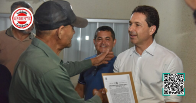 Prefeitura de Aparecida regulariza imóveis históricos e entrega escrituras a famílias do Retiro do Bosque