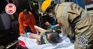 Idoso é resgatado em estado crítico após ser encontrado abandonado dentro de casa em Goiânia