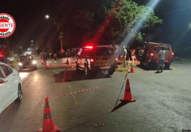 Motorista morre após carro atingir árvore e deixar três feridos na Vila Mutirão, em Goiânia