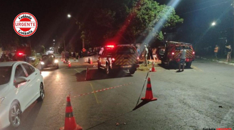 Motorista morre após carro atingir árvore e deixar três feridos na Vila Mutirão, em Goiânia