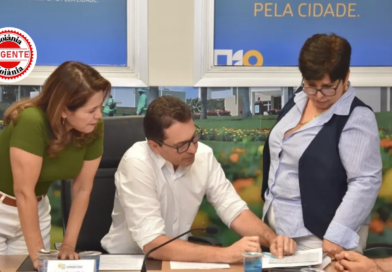 Prefeito Leandro Vilela destrava progressões após mais de uma década e beneficia 3,3 mil servidores da Educação, em Aparecida