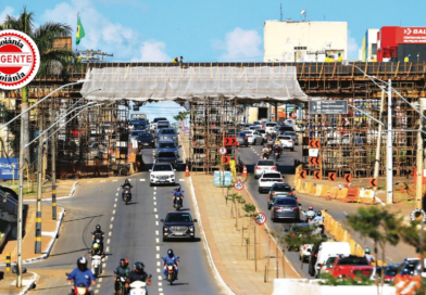 Prefeitura prepara faixa reversa na Castelo Branco para tentar aliviar congestionamentos, em Goiânia