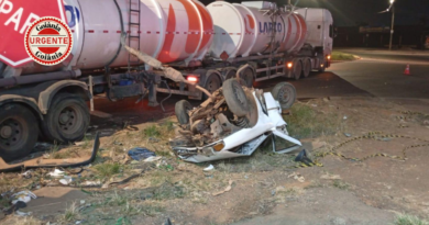 Motorista morre após carro ser esmagado entre caminhão-tanque e poste em Aparecida de Goiânia