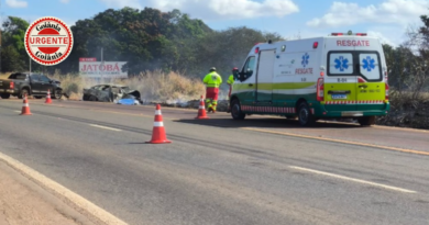 Mulher morre após violenta colisão entre carro e caminhonete na BR-153, em Goiás
