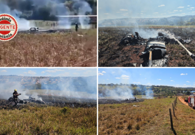 Avião cai e pega fogo em propriedade rural de Nerópolis; piloto é resgatado por helicóptero dos Bombeiros