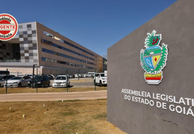 Alego aprova suspensão de Amauri Ribeiro e susta ação no TRE por suposta violência política de gênero