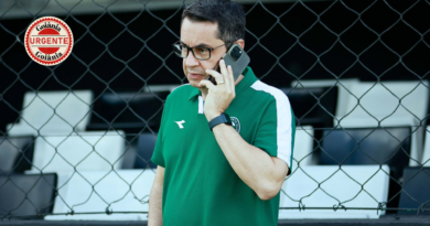 Goiás vive pressão nos bastidores após nova goleada e futuro de Daniel Paulista segue indefinido