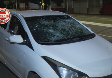 Mulher é presa após atropelar três crianças durante confusão em frente à casa do ex-companheiro, em Goiânia