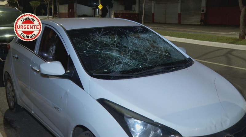 Mulher é presa após atropelar três crianças durante confusão em frente à casa do ex-companheiro, em Goiânia