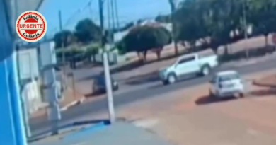 Adolescente de 13 anos dirige carro da família, provoca acidente e deixa feridos em Aporé