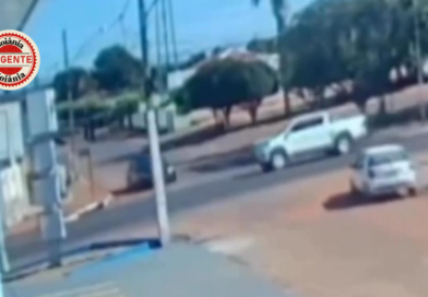 Adolescente de 13 anos dirige carro da família, provoca acidente e deixa feridos em Aporé