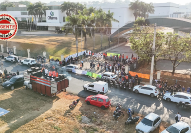 Funcionários da Cifarma cruzam os braços e denunciam atrasos salariais, em Goiânia