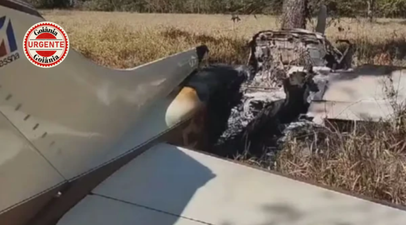 Avião faz pouso forçado em fazenda e polícia apreende 300 kg de cocaína, em Goiás