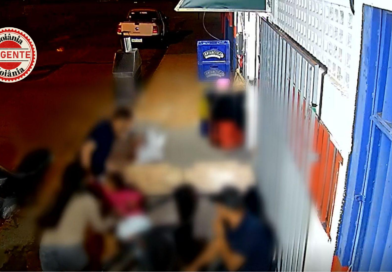 Homem tenta arrancar criança dos pais em bar de Jataí e caso é investigado pela Polícia Civil