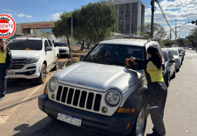 SET intensifica orientação contra estacionamento irregular em canteiros centrais, em Goiânia