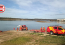 Avião de pequeno porte cai no Lago Corumbá e dois ocupantes são resgatados, em Caldas Novas