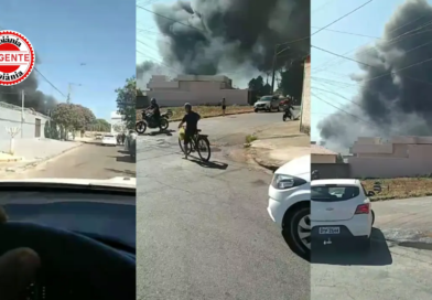Incêndio de grandes proporções assusta moradores, em Aparecida de Goiânia