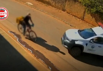 Ambulância perde o controle após colisão e atropela ciclista em Terezópolis de Goiás