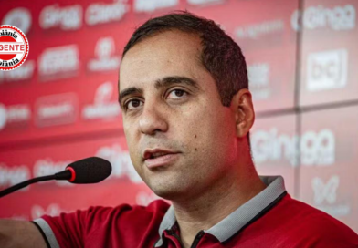 Vila Nova mantém confiança em Guto Ferreira após vitória no clássico e confirma saída de zagueiro