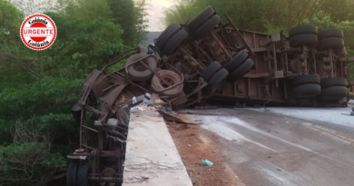 GO-184 é interditada após carreta bater em ponte na zona rural de Jataí