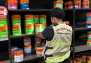 Procon Goiânia apreende mais de 200 produtos vencidos em loja de tintas